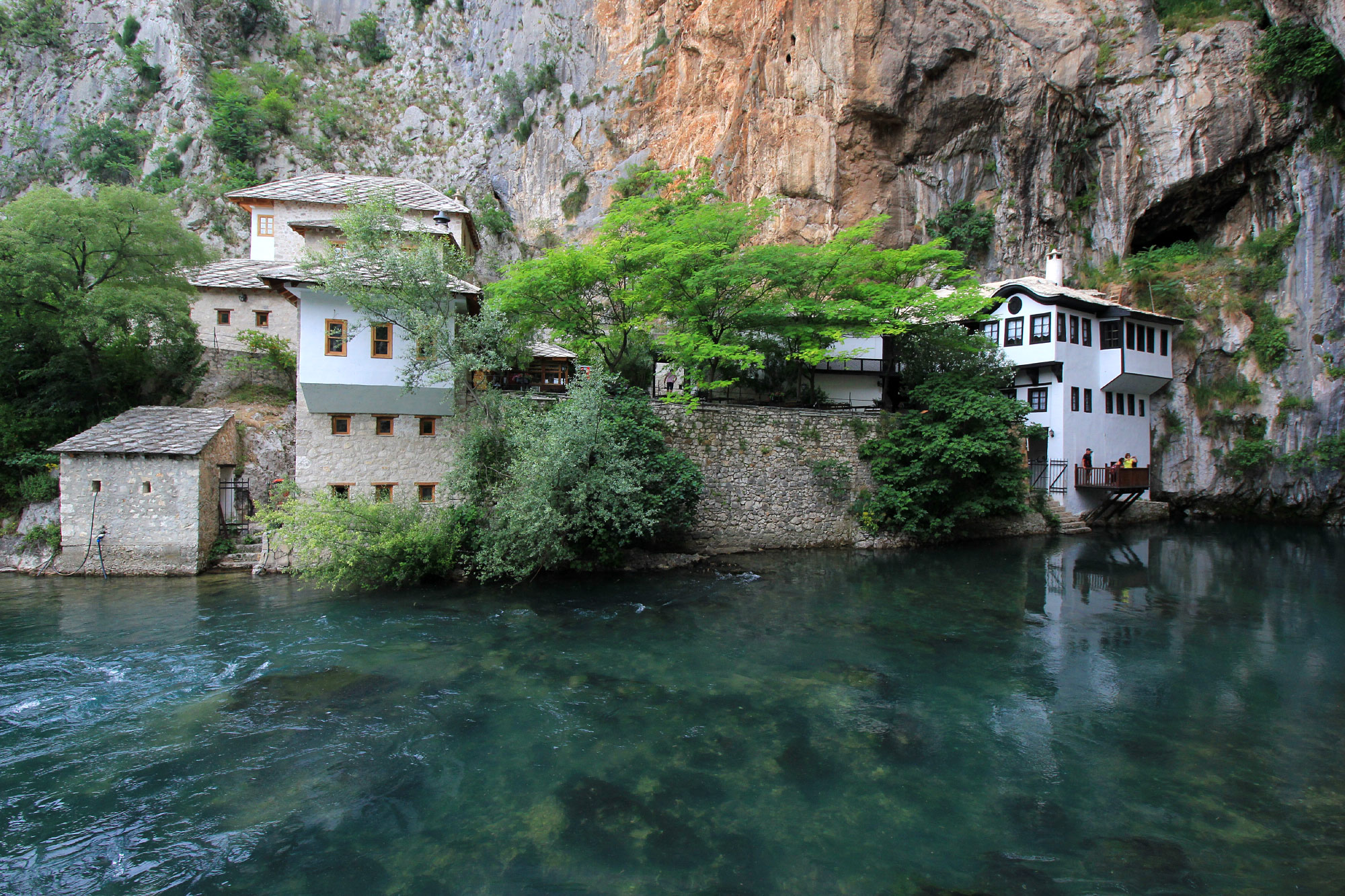 Blagaj (Благај) (Photo license CC-BY-SA 3.0)